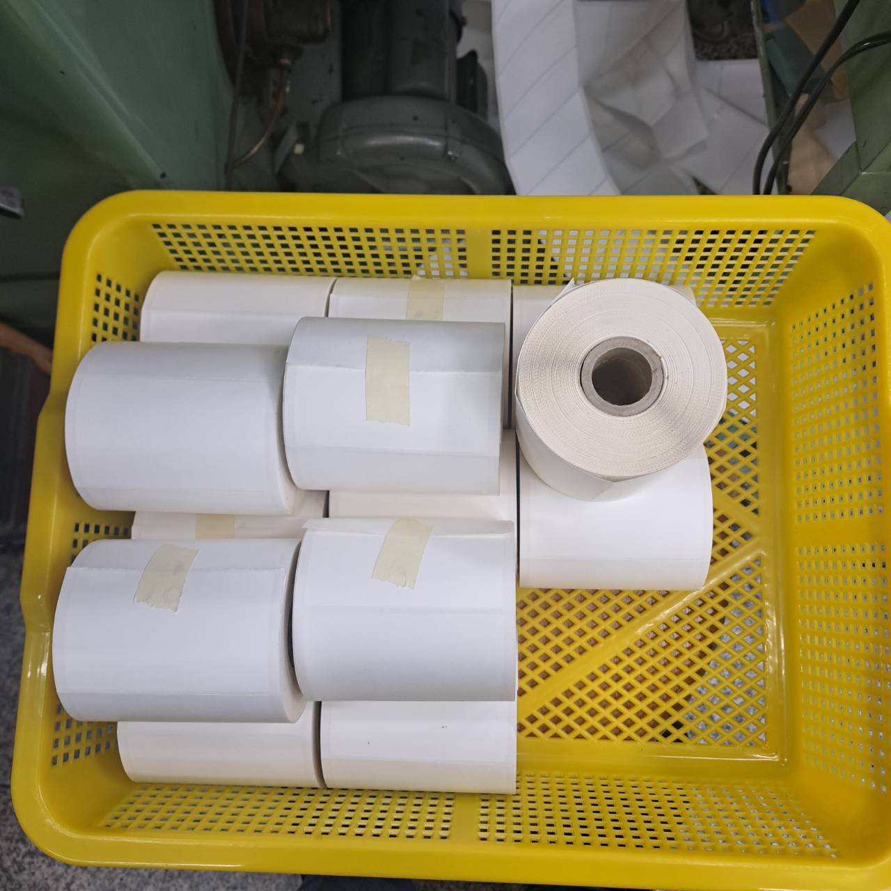 小紙管捲筒貼紙標籤 Small paper tube blank labels in roll